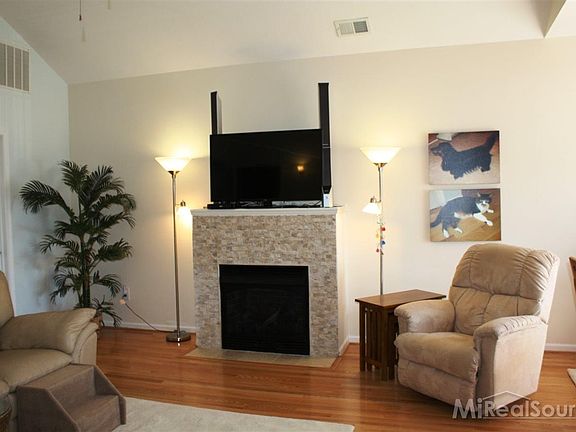3rd image of 25963 Maritime Cir S