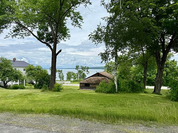 3rd image of 2075 Lakeview Road