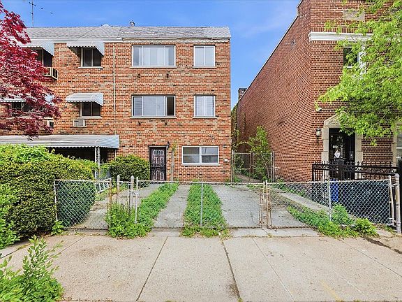 3rd image of 1323 E 222nd St #B31