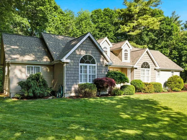 9 Danforth Drive, Bedford, NH 03110