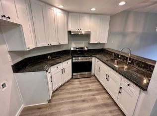 208 S Vicentia Ave, Corona, CA 92882