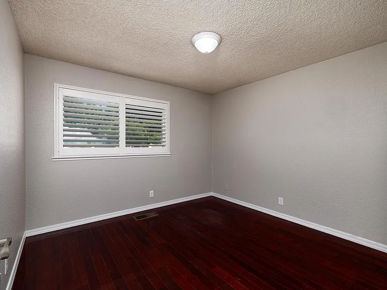 131 Mulholand Dr — Photo 10