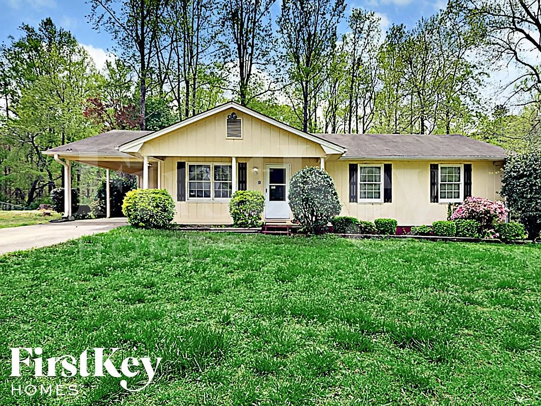 3 bed, 2.0 bath, 961 sqft, $1,915 — Photo 1