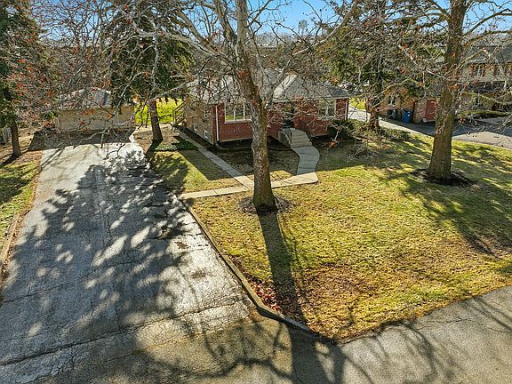 3rd image of 6427 W 126th Pl