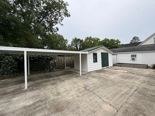 816 York St NE — Photo 26
