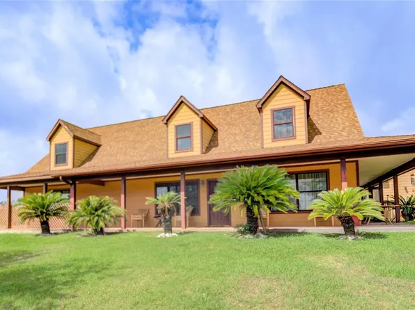 8204 S Humble Camp Rd, Dickinson, TX 77539