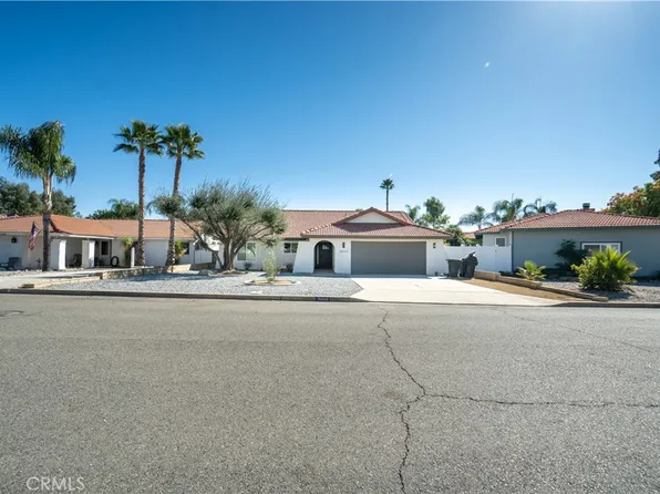 30010 Gulf Stream Dr, Canyon Lake, CA 92587