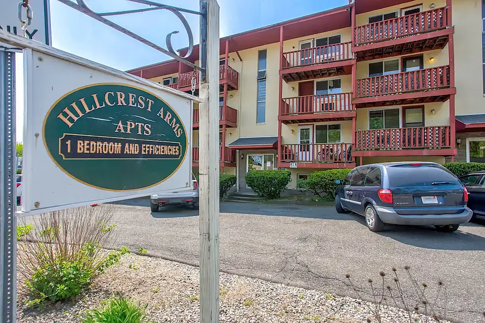 Hillcrest Apartments — Photo 3