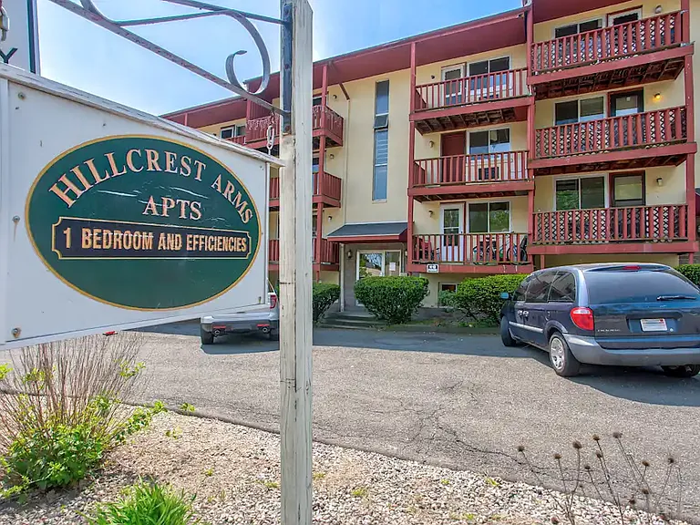 Hillcrest Apartments — Photo 3