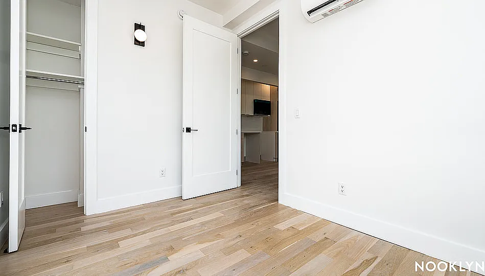 193 Graham Avenue — Photo 2
