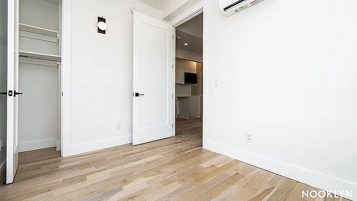 Bedroom, photo 5