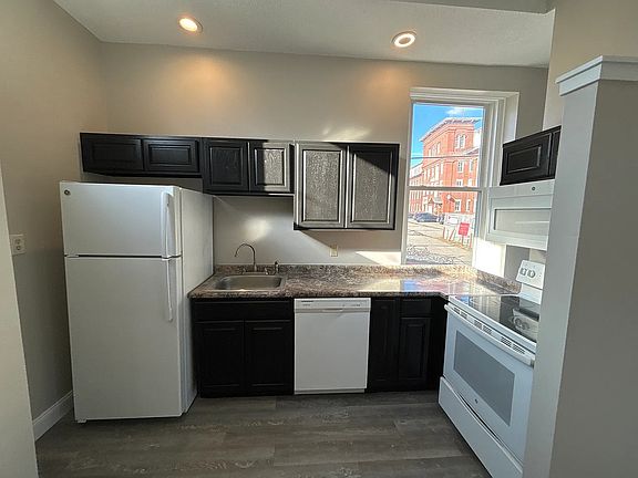 4th image of 77 Front St Front 71