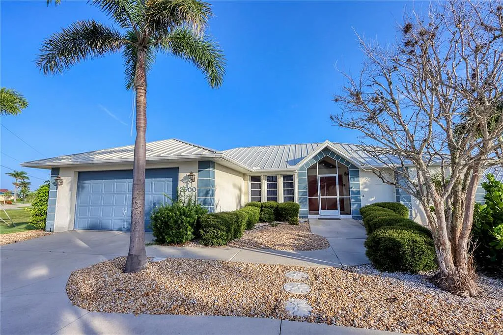 3 bed, 2.0 bath, 1982 sqft, $3,000 — Photo 1