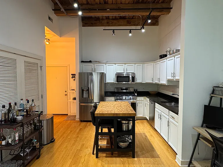 1050 W Hubbard St #2C — Photo 3