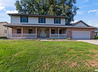 2316 Shabbona Dr, Springfield, IL 62702