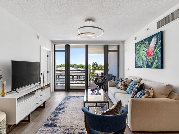 3rd image of 111 SE 1st Avenue #406