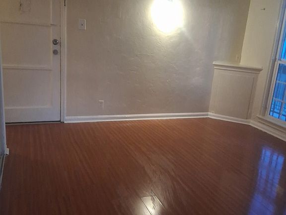 2nd image of 707 W 41st Place La Ca 705 #1/2