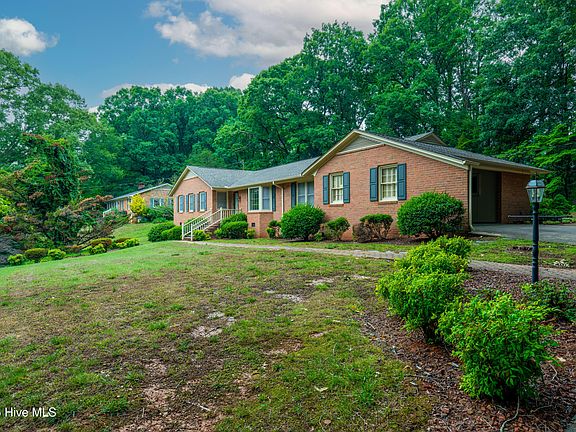 3rd image of 806 Cliftwood Drive