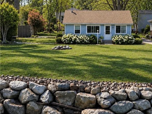4532 Edgewater Dr, Sheffield Lake, OH 44054