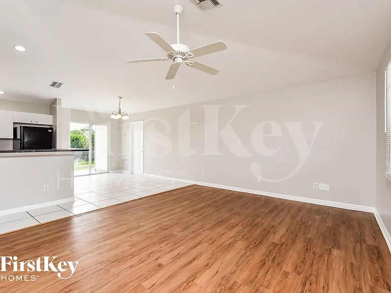 19039 Coconut Rd — Photo 4