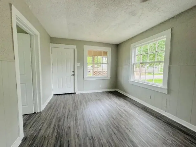 1501 Nashby St — Photo 8
