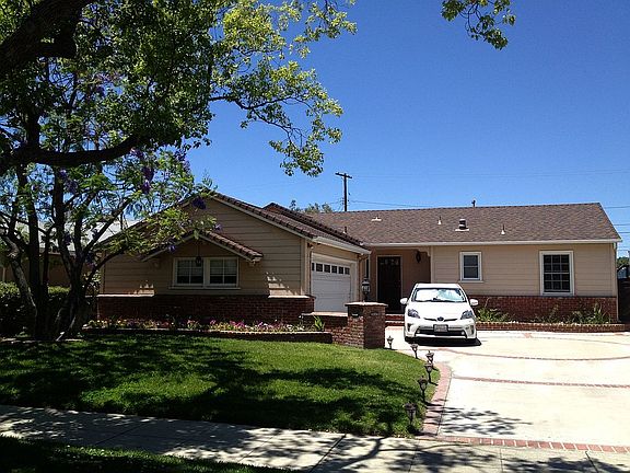 4th image of 9647 Cedros Ave