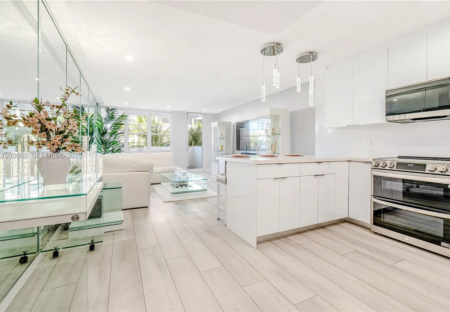 The Decoplage Condo — Photo 3