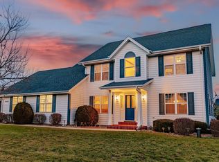 W277N7124 Millpond Way, Hartland, WI 53029