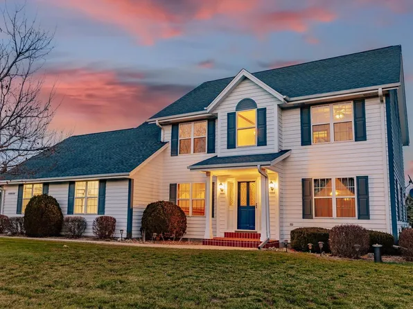 W277N7124 Mill Pond WAY, Hartland, WI 53029