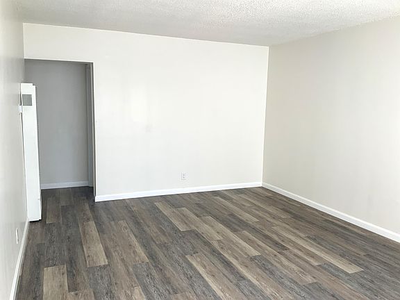 2nd image of 1308 W 92nd St