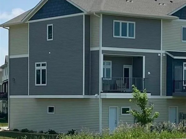 2218 Rolling Green Trl, North Mankato, MN 56003