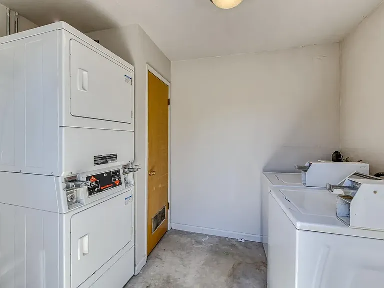 69 W Beverly Dr #202 — Photo 2