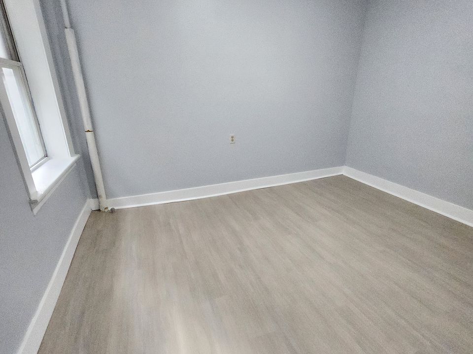 2nd image of 121 Manhattan Ave #3L