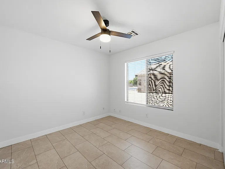 1616 E Desert Ln — Photo 17