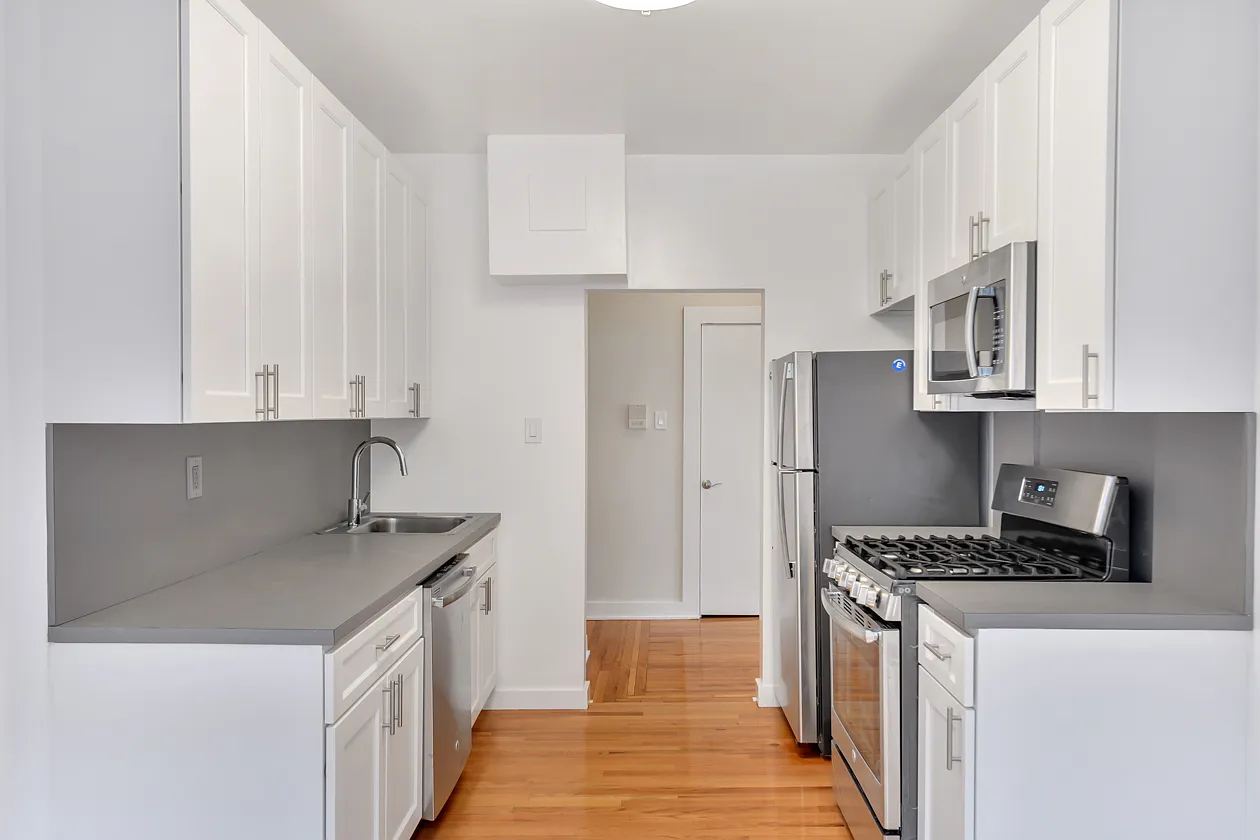 3265 Bainbridge Avenue — Photo 4