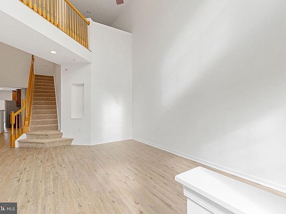 5th image of 870 Geranium Dr