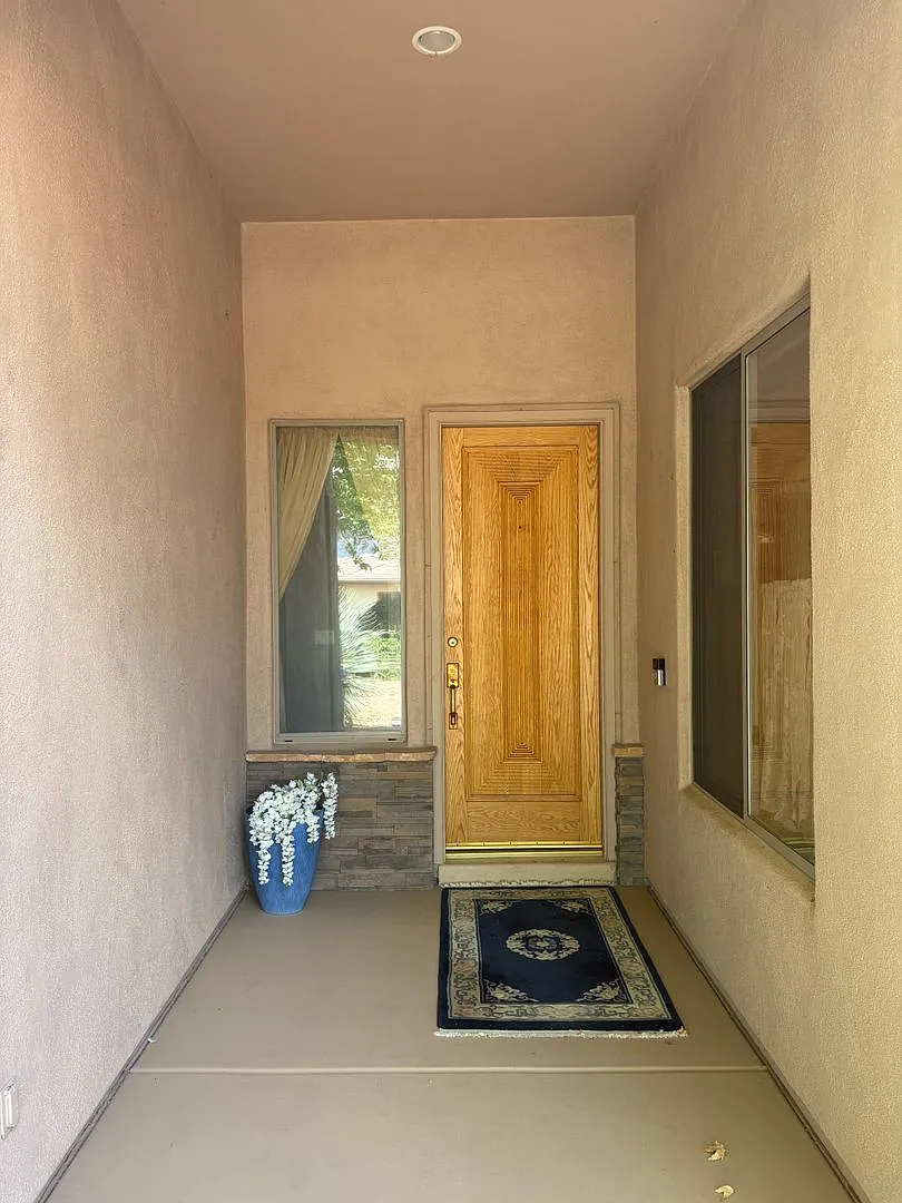 Unfurnished, 1-year long-term rental — Photo 2