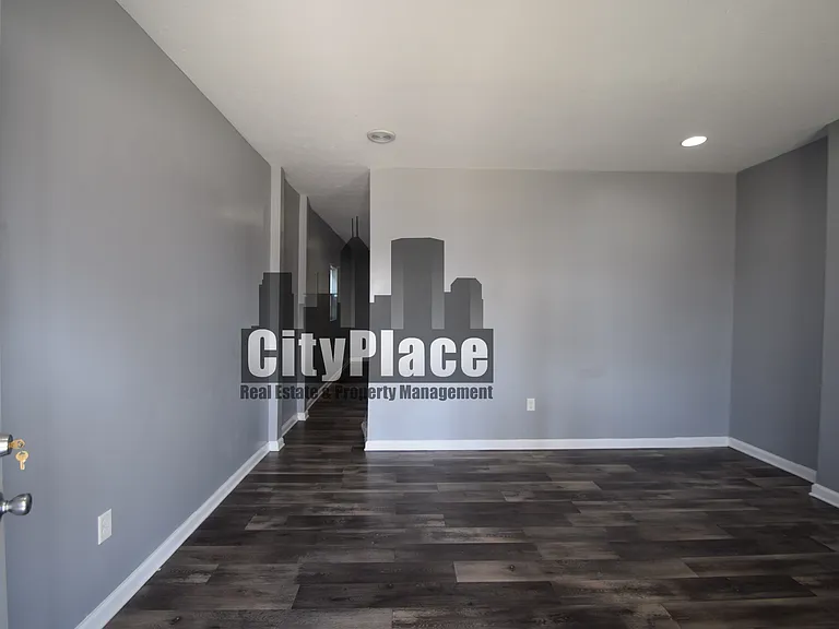 544 W 26th St — Photo 6