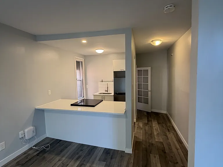 490 Gilmour St #3 — Photo 6