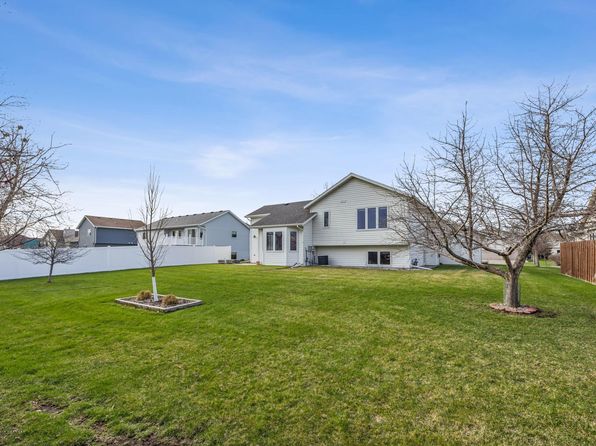 3231 43rd Ave S, Fargo, ND 58104