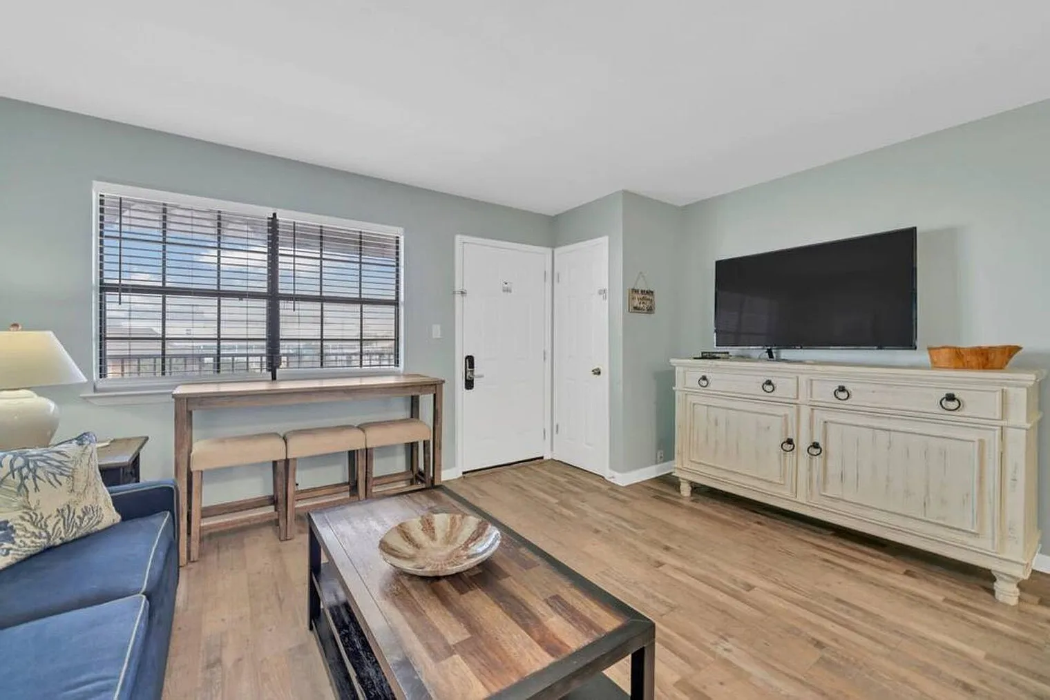 1 bed, 1.0 bath, 2217 sqft, $1,820 — Photo 4