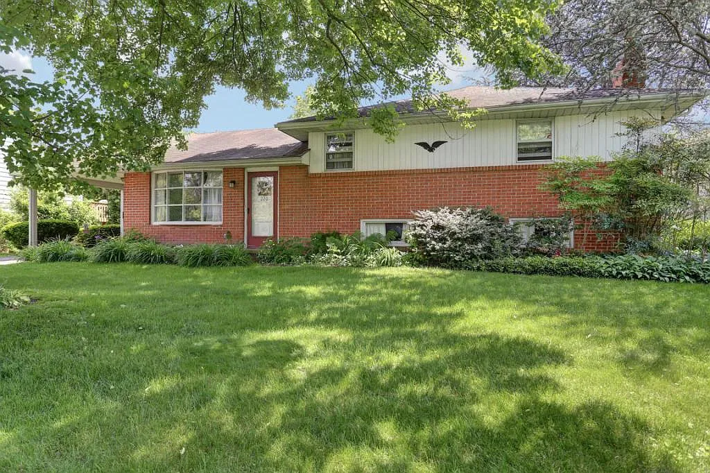220 Hempfield Ave photo 1