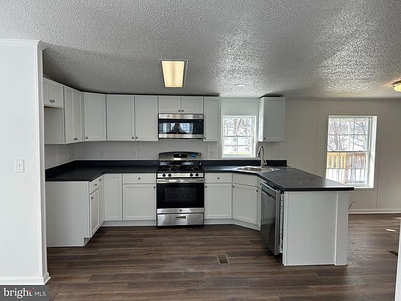 5th image of 701 Cassel Rd