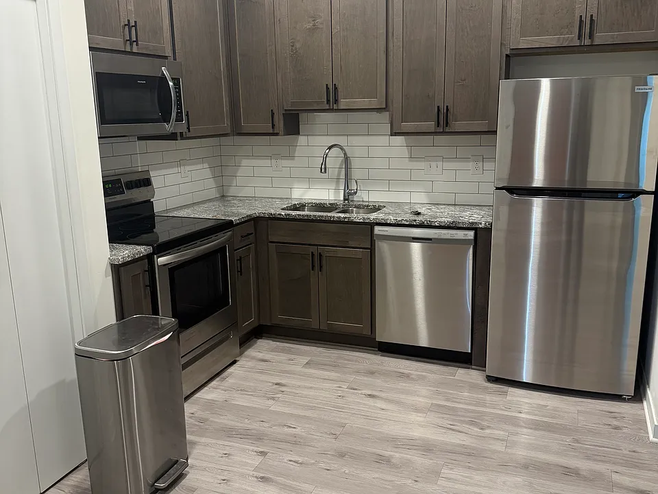 749 Mount Curve Blvd #101
