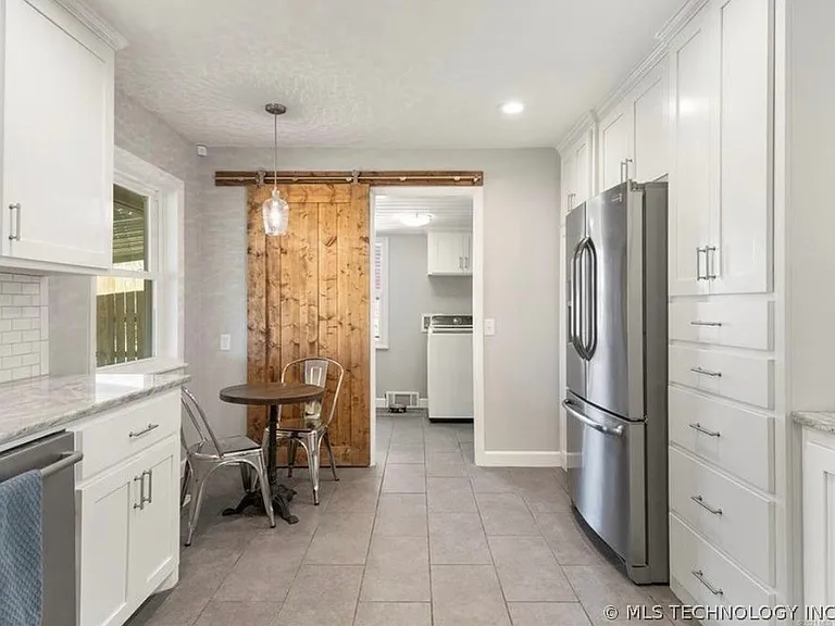 2426 S Louisville Ave — Photo 29