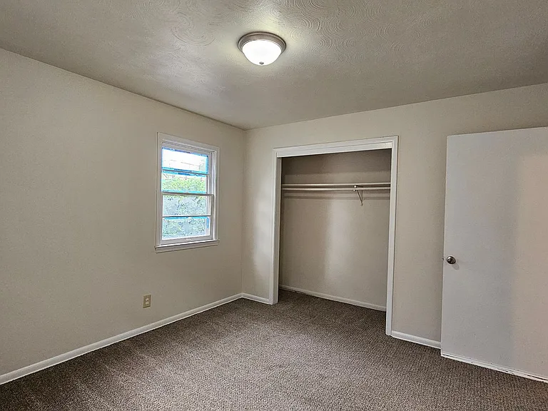 4844 Taylor St — Photo 15