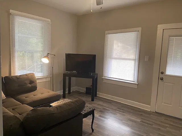 2 bed, 631 sqft, $1,300 — Photo 3