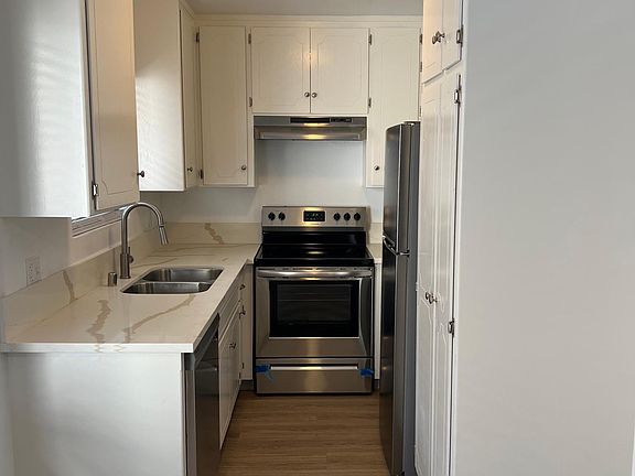 3rd image of 833 5th St APT 208