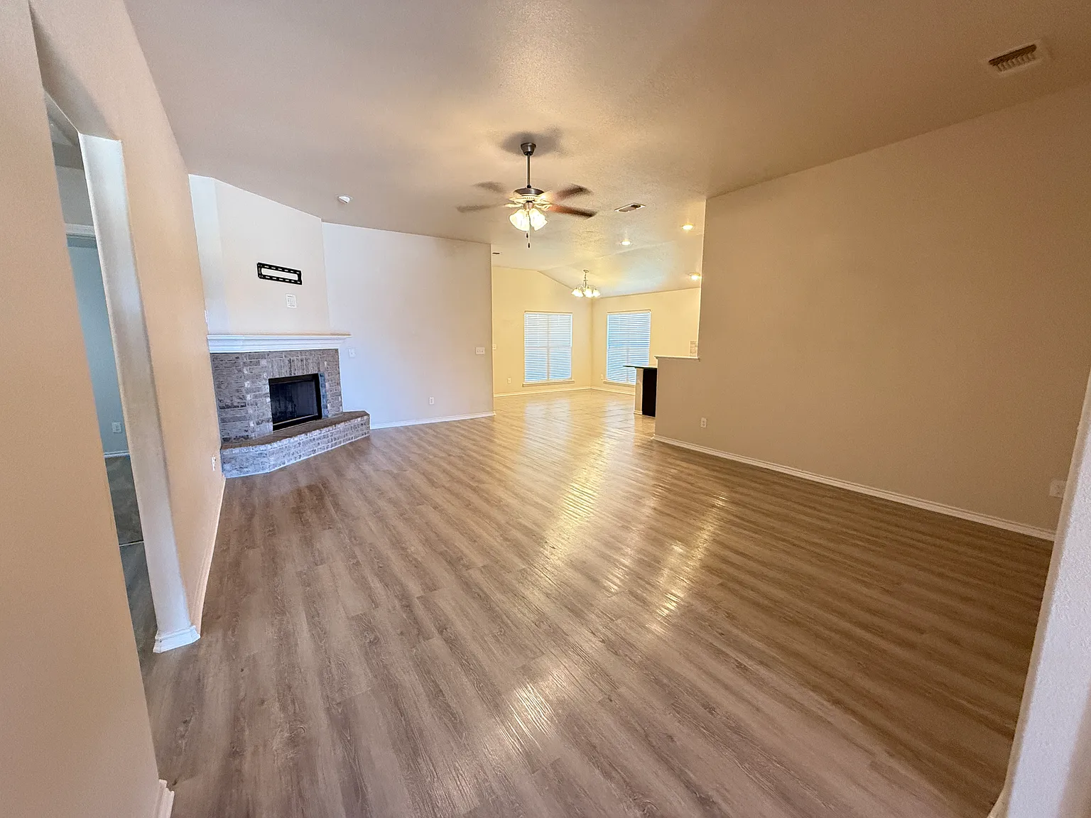 4 bed, 2065 sqft, $2,095 — Photo 4