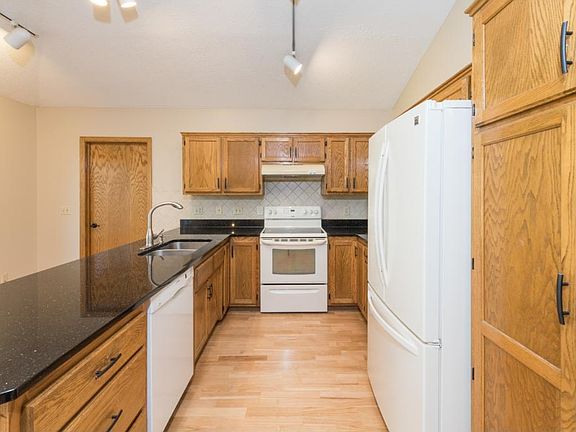 3rd image of 2205 Kenwood Ct